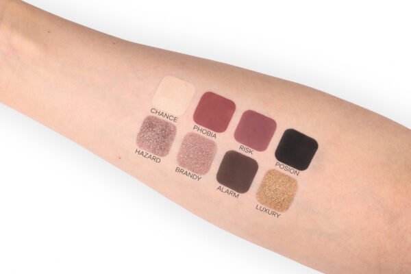 DANGEROUS PUFFY EYESHADOW PALETTE - Image 3